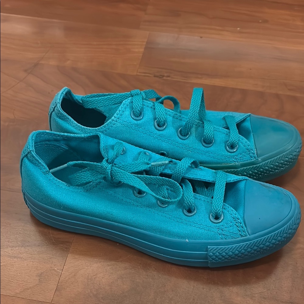Converse Blue Canvas Sneakers Classic Low-Top Design